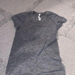 Lululemon Swiftly tech short sleeve shirt 2.0- size 6/gray